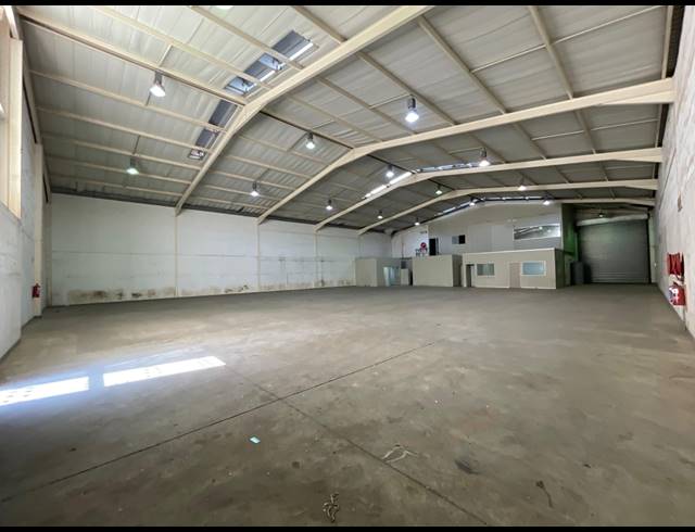 1,318M² WAREHOUSE TO LET IN HALFWAY HOUSE
